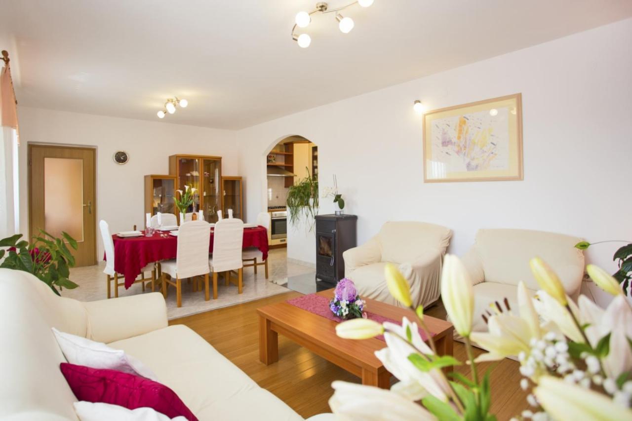 Holiday Home Elvis, Village Kujici Hreljići エクステリア 写真